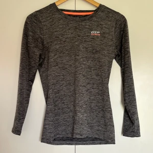 Långärmad träningströja  - Använd men i bra skick 