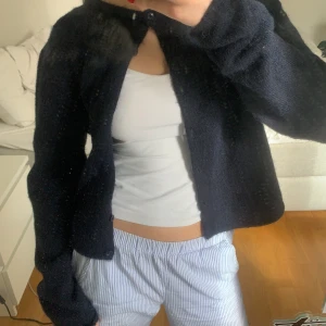 Blå kofta - Blå kofta från Gina💕nypris: 399