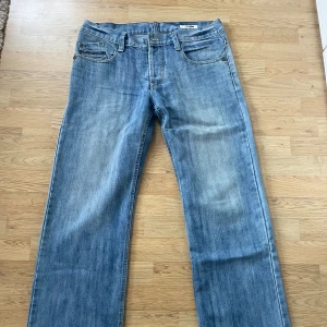 Retro jeans  - Säljs pågrund av dem va för stora för mig. Ingen defekt, bra skick 