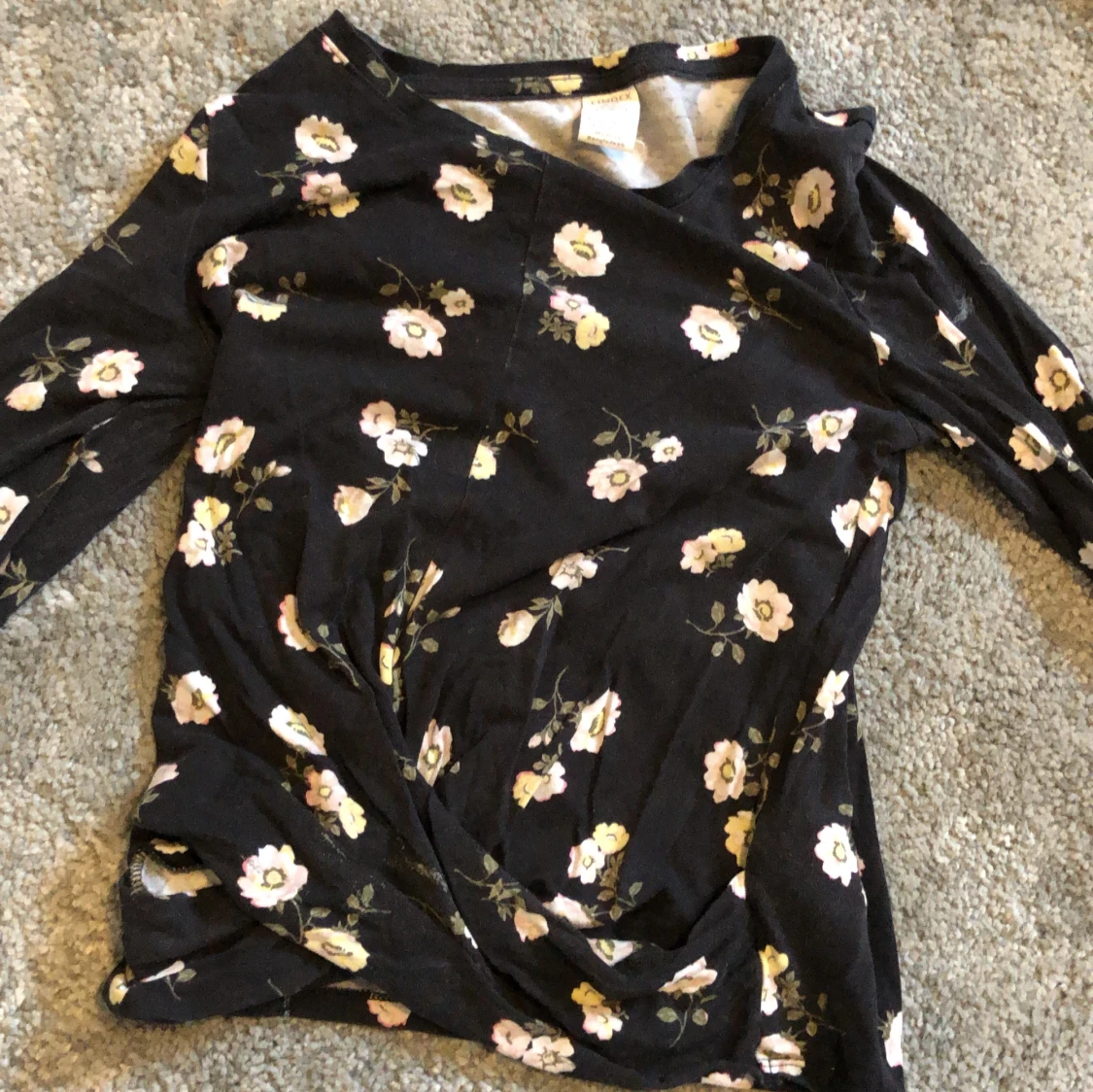 Långärmad blommig topp