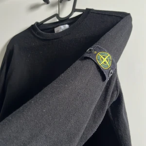 stone island overshirt  - säljer min stone island overshirt pga att jag har växt ur den. Den är i bra skick, inga hål, inga konstigheter. Tar emot byte!