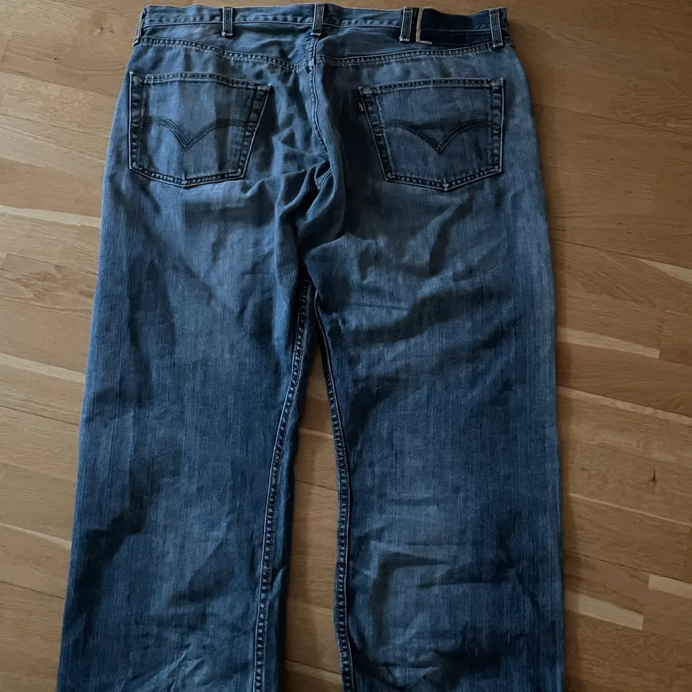 Affliction looking ahh jeans, Några feta levis jeans som ser sjuka ut, har slutat använda och tycker att det är dags att sälja, det är bara att fråga om bilder om det behövs :) . Jeans & Byxor.