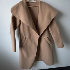 Kappa - Tunn vår kappa. Använt den 1 gång. 