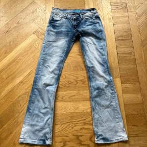 Snygga washed jeans i storlek 27/32! vid fler frågor kom privat🩷