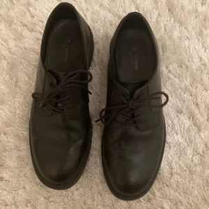 Söta docs - Fina äkta läderskor lika doc martins  från vagabond i perfekt skick. Nypris ca 1200 