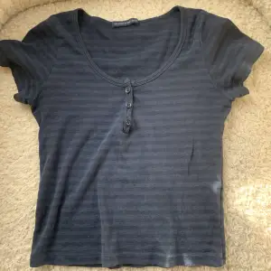 supersöt tröja ifrån Brandy Melville utan defekter, säljer då den inte kommer till användning
