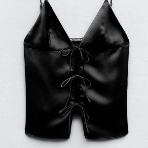 Fest topp  - Fest topp från Zara, aldrig använd och prislapp kvar! Nypris 299🩷🩷