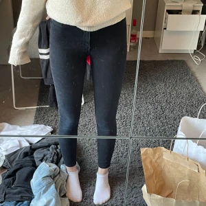 Molly jeans - Skiny jeans från Gina tricot ”Molly”💕 Säljer då dom ej används, originalpris på Gina är 360kr💗 Jag är 166cm lång