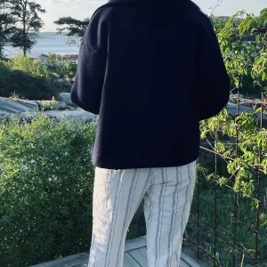 Kappa - Säljer min fina kappa från design by si i storlek xs/s, det är en vid model och jag brukar annars ha medium och den sitter super fint💗inköpt i höstas, använd men i gott skick!🌟nypris 750kr