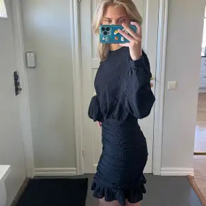 Säljer denna svarta klänning, som ny!!!