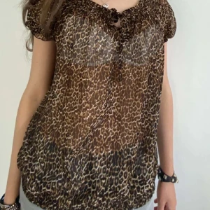 Säljer en tröja då den inte passar mig i armen men den är inte använd av mig// Bilden är lånad💞💐 - Bra skick