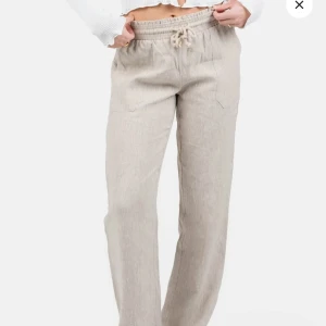 linnebyxor  - Säljer mina linnebyxor från SkagenClothing. Köptes för 800 kr. Nyskick.