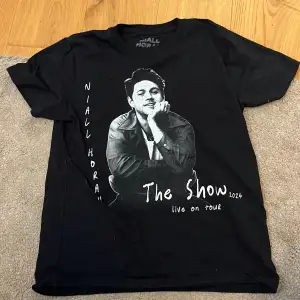 Niall T-shirt merch från live on tour’24 Stl s