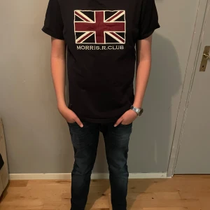 Morris T-shirt  - En snygg t-shirt från Morris strl M ny pris ca 500kr mitt pris 235 pris kan diskuteras 