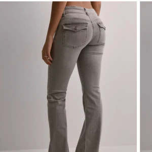 Lågmidjade jeans - Säljer dessa populära lowrise jeans från Nelly som är helt slutsålda i storleken. Helt nya endast provade🌸