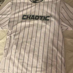 streatwear t-shirt - en jätte snygg t-shirt den är för stor för mig men på andra hade den passat bra