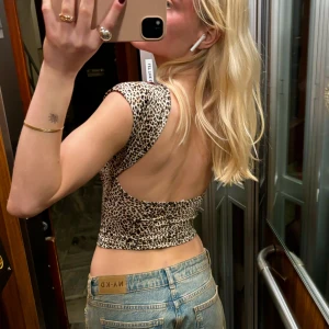 Leopard topp med öppen rygg - Otroligt fin leopard topp med öppen rygg , storlek S 🤎 