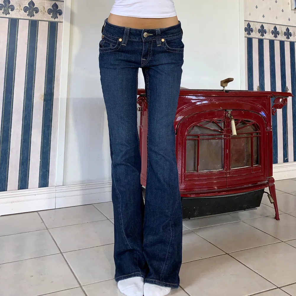 Låga vintage Trueys i bootcut❤️ midja 84cm & Innerben 84cm❤️ stretchiga & felfritt skick! Jag är ca 165. Jeans & Byxor.