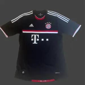 Hely ny Bayern münchen tröja 2011-2012 inget namn på ryggen!