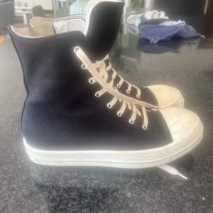 Säljer mina Rick Owens Ramones Storlek 43 Använda fåtal gånger. Ingen box