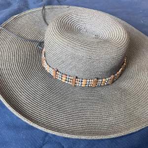 Perfect sun hat to enjoy the city and the beach with style! SPF protection. One Size!