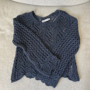 Virkad tröja  - Nästintill oanvänd. Inga defekter. Normal i storlek.