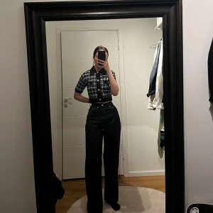 NEVER DENIM JEANS MED SLITS - Never Denim jeans med slits!  Helt nya