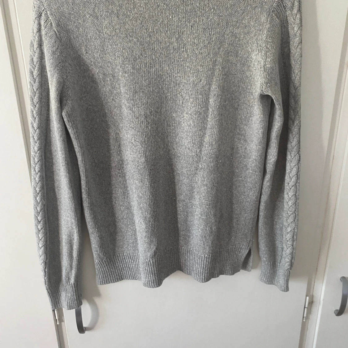Grå stickad tröja - 92