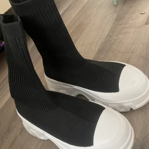 Fashionnova skor - Storlek 36 men mer som 37/38 (För stora för mig) aldrig använda