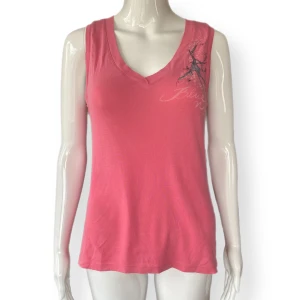 Linne  - I fint skick! Från Esprit, storlek L. Dockan använder storlek XS. Nytvättad. Litet märke som knappt syns. MÅTT: Armhåla till armhåla 40/41cm & längd 59cm 