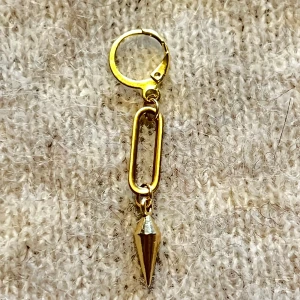 As snyggt örhänge  - Säljer detta as snygga örhänge ❤️  75kr st 115kr par  Frakt 25kr ❤️