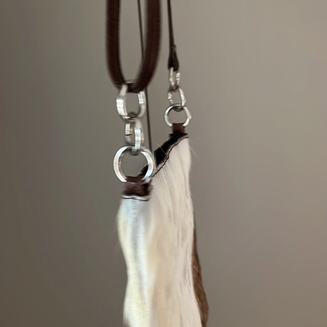 Gullig handväska i koskinn - 91