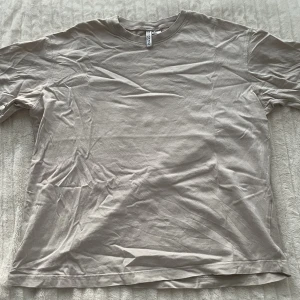 Hm t-shirt  - Oversized beige t-shirt från hm i bra skick