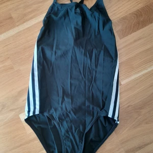 Badkläder - Badkläder som används bara 2 gånger! I jätte bra skick. 