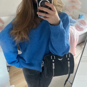 Stickad tröja - Super söt vårig stickad tröja💘