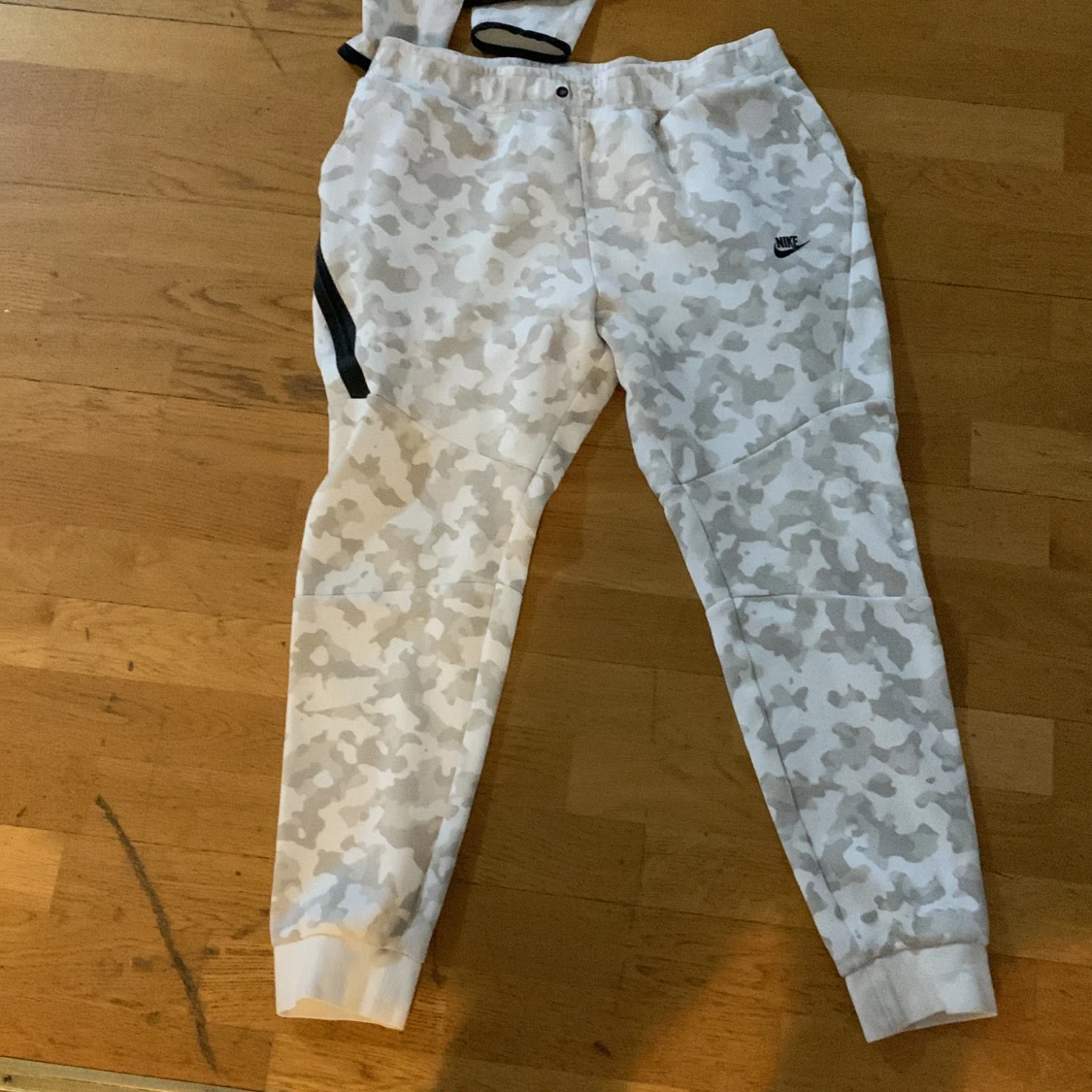 Vit nike tech fleece - 90