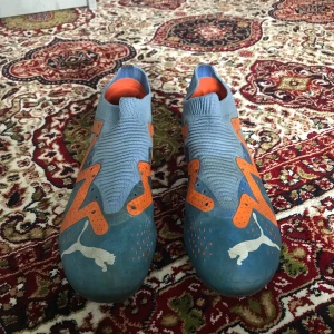 puma skor - storlek 42.5 använt i 5 månader. köpta för 900. kan snacka om priset 