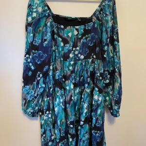 Klänning - Fin klänning, använd 1 gång.