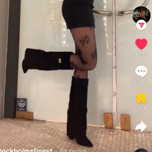 Stövlar  - Säljer dessa skit snygga mocka stövlar då jag har 2 st likadana!  st 38 dom är i fint skick 😍 9cm klack!💕 