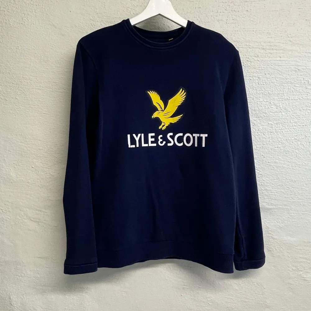 Lyle & Scott tröja i storlek XS. Tröjor & Koftor.