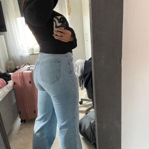Blåa jeans 💙 - Blåa jeans från lager 157, skitsnygga nu till sommaren!  Säljer på grund av att dom ej kommer till användning. Använda fåtal gånger 