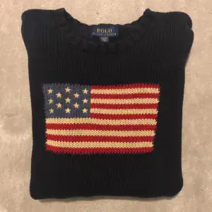 Lyxig Ralph Lauren sweatshirt. Fantastiskt skick 9/10 till grymt pris! Storlek XL(18-20) barn storlek, vanlig storlek passar både (S-M). Skriv för minsta lilla fundering. Mvh Elliot