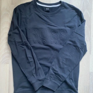 Hugo boss tröja - Hugo Boss tröja använd. 2-3 gånger, om du har några frågor skriv gärna.