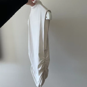 Topp - Vit topp från HM, använd 1 gång💕