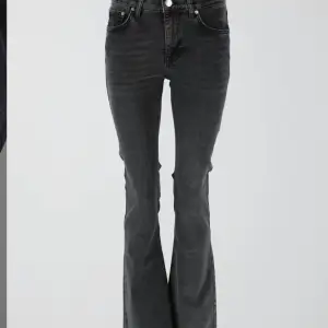 Säljer dessa low Waits bootcut jeans från Gina då de inte kommer till användning! 💗nypris är 499kr men jag säljer dem för 250🥰