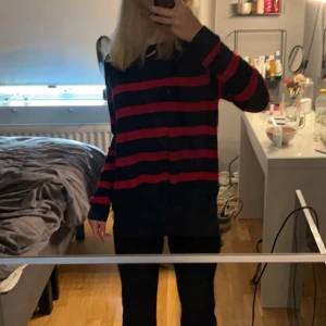 Randig tröja - En super fin randig tröja, syns inte att den är anvend och därmed i ny sjick❤️