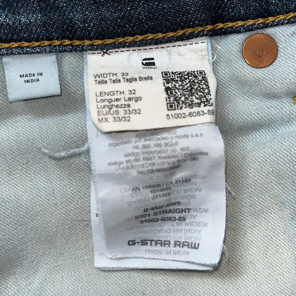 Hej jag säljer ett par snygga G-star raw jeans 3301 Straight i storlek 33/32[ Jeansen är använda men väl omhändertagna. Skick 7/10, Nypris cirka 1000:- mitt pris: 249:-. Jeans & Byxor.
