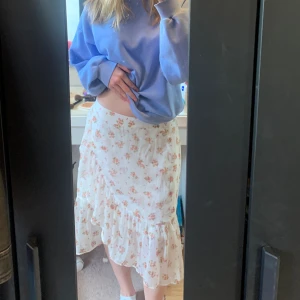 Omlottkjol - Jätte söt omlottkjol med rosa blommor, använd en gång