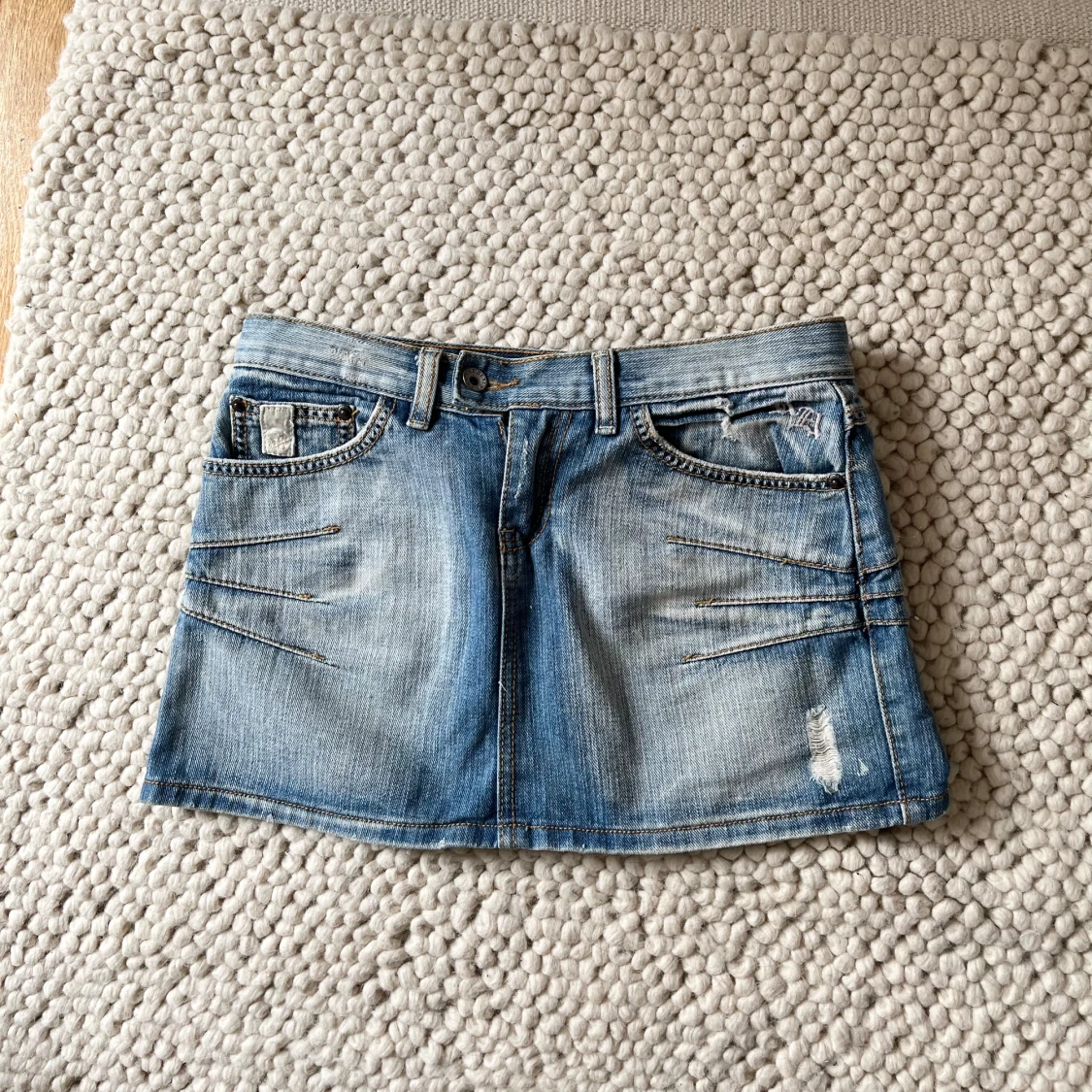 Lågmidjad jeanskjol 