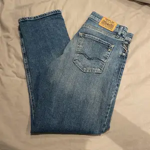 Hej säljer mina Replay THAD jeans pgr av att de är för små, storlek 14år, skriv vid frågor och intresse 